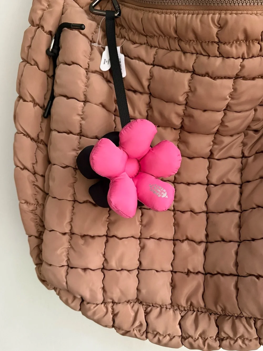 FP Movement Petal Talk Keyring 🔥 black/ bubblegum 🔥NWT!
